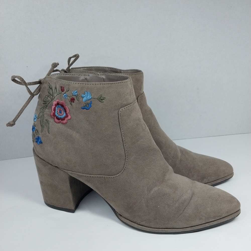 Unisa Unfayiitte Size 8M Gray Embroidered Floral Boho Faux Suede Booties Shoes
